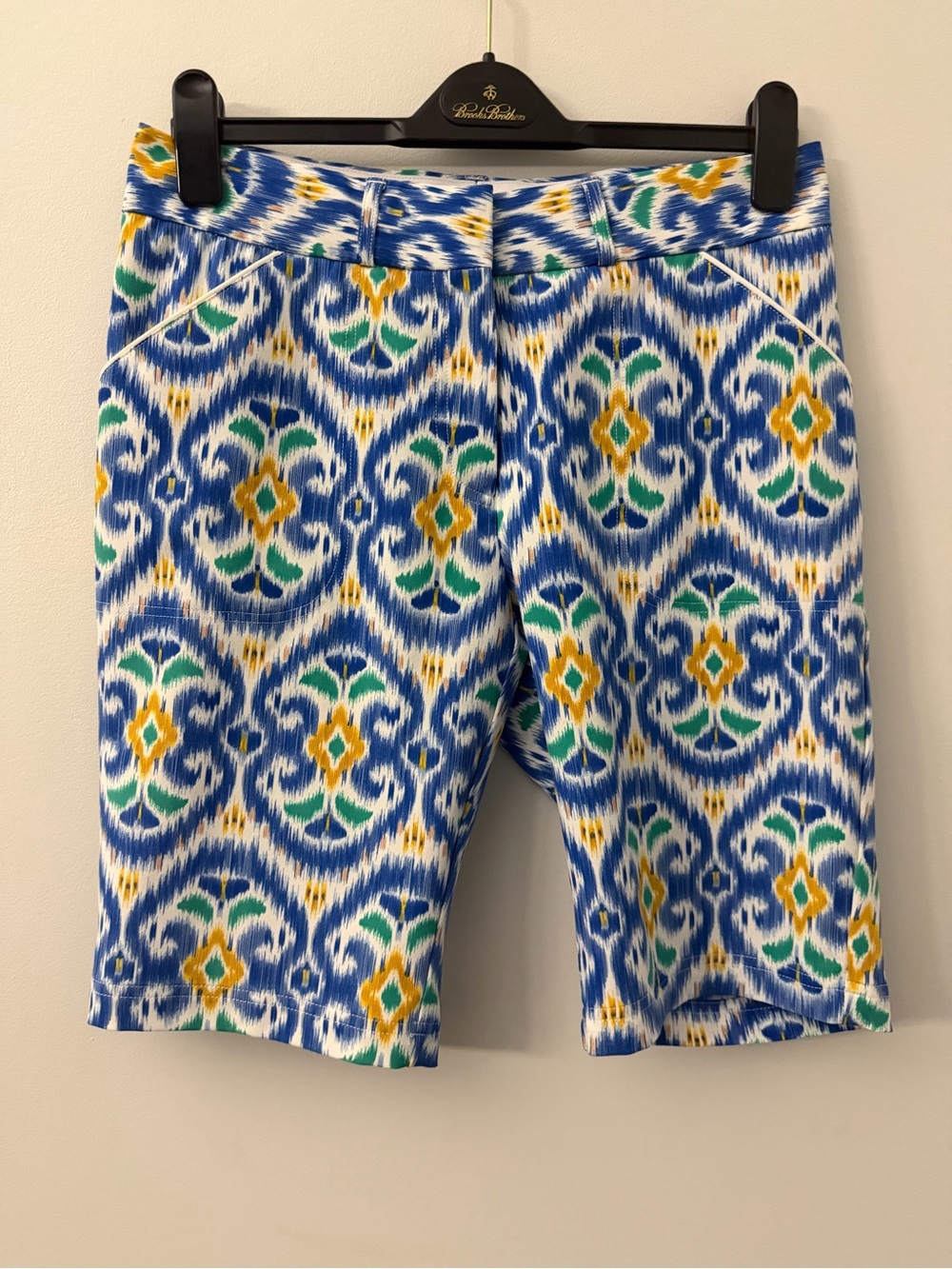 Peter Millar Wicking Bermuda Golf Shorts Womens Sz 6 Blue Yellow Patterned